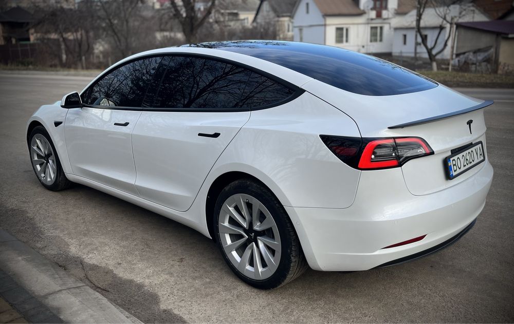 Tesla Model 3 Standard Range.