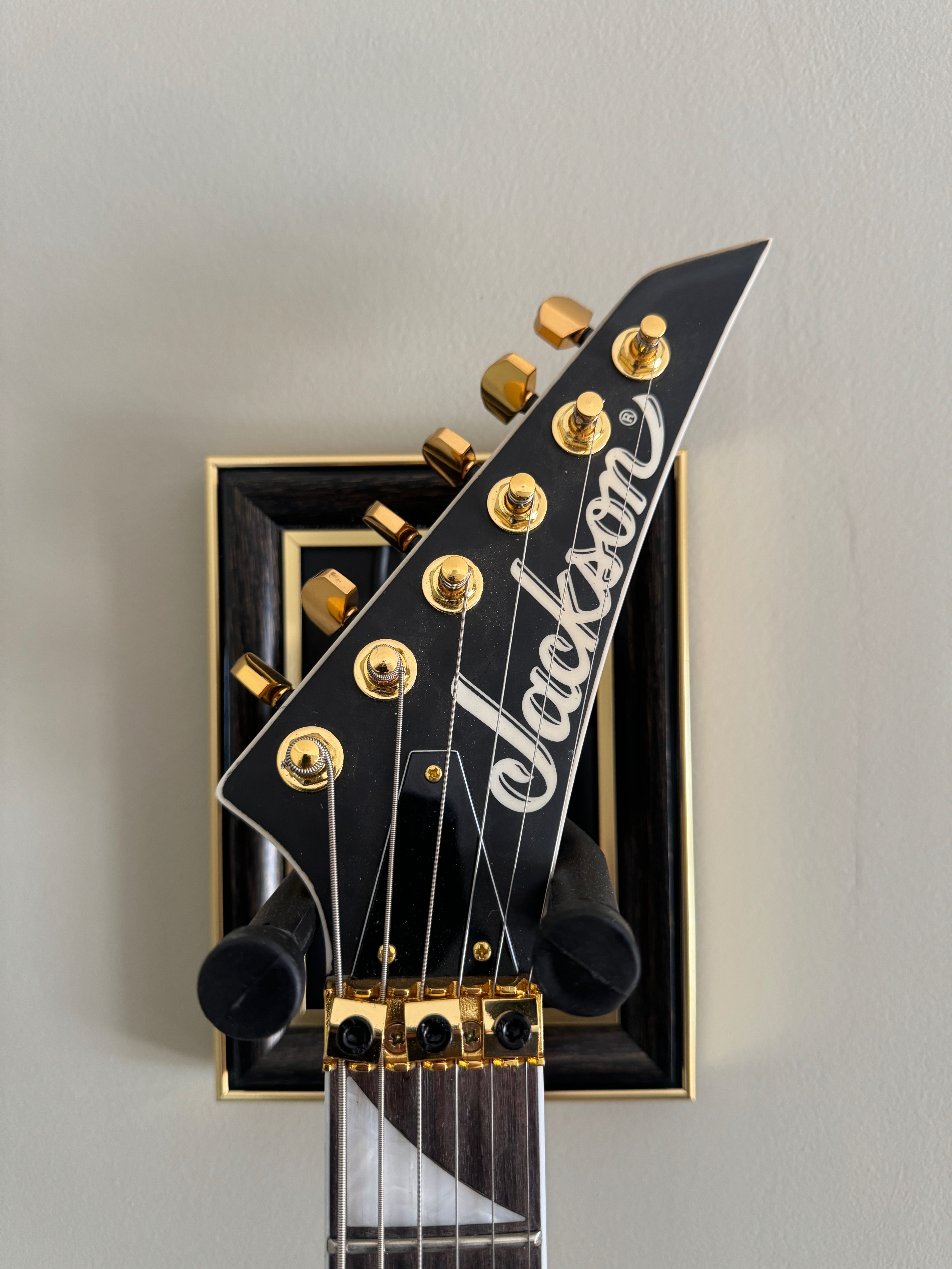 Jackson JS32 MAH Rhoads Natural + Case + EMG