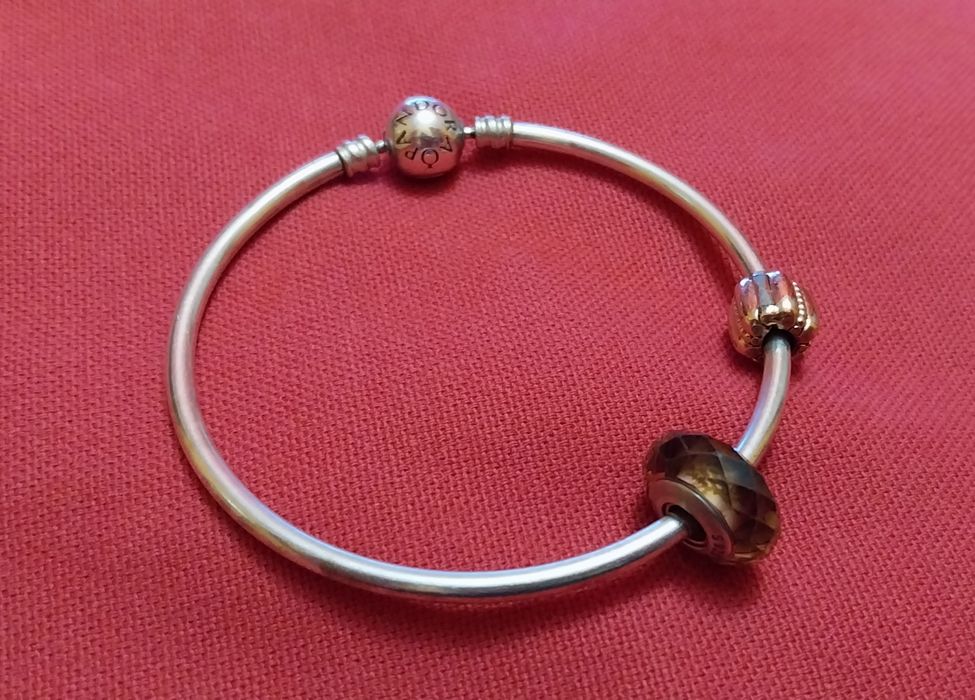 Pandora, pulseira + 2 contas prata/ouro