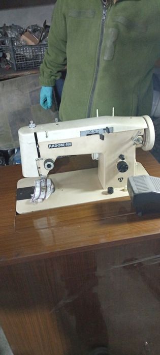 Швейна машина багато операційна,з робочим столом