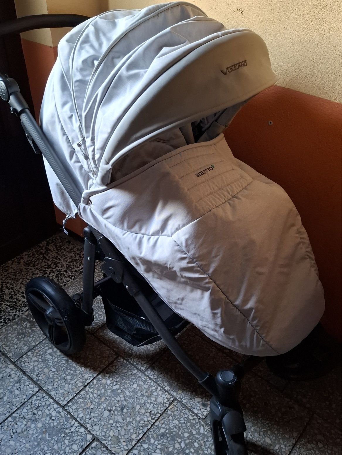 Wózek Bebetto Vulcano 2w1 składany gondola + spacerówka tył/przód