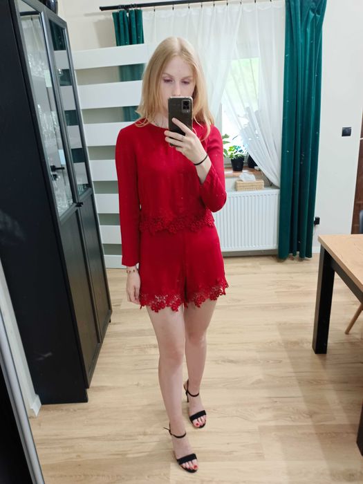 Czerwony kombinezon – Zara – rozmiar 34