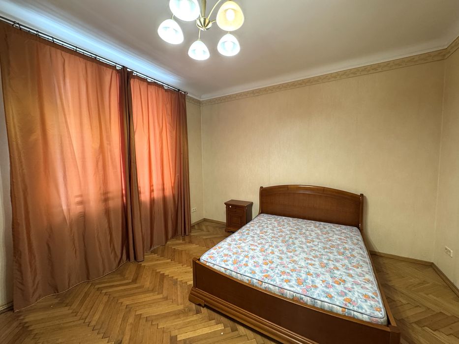 Здається 3-х кімнатна квартира на Першотравневій