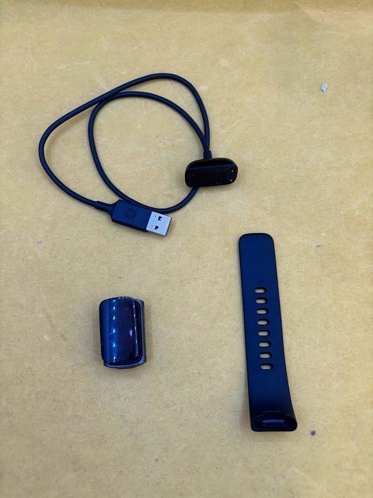 smartband fitbit charge 5 czarny uszkodzony opis