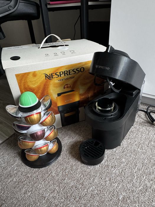 Ekspres kapsułkowy Nespresso Vertuo Pop Czarny + stojak na kapsułki