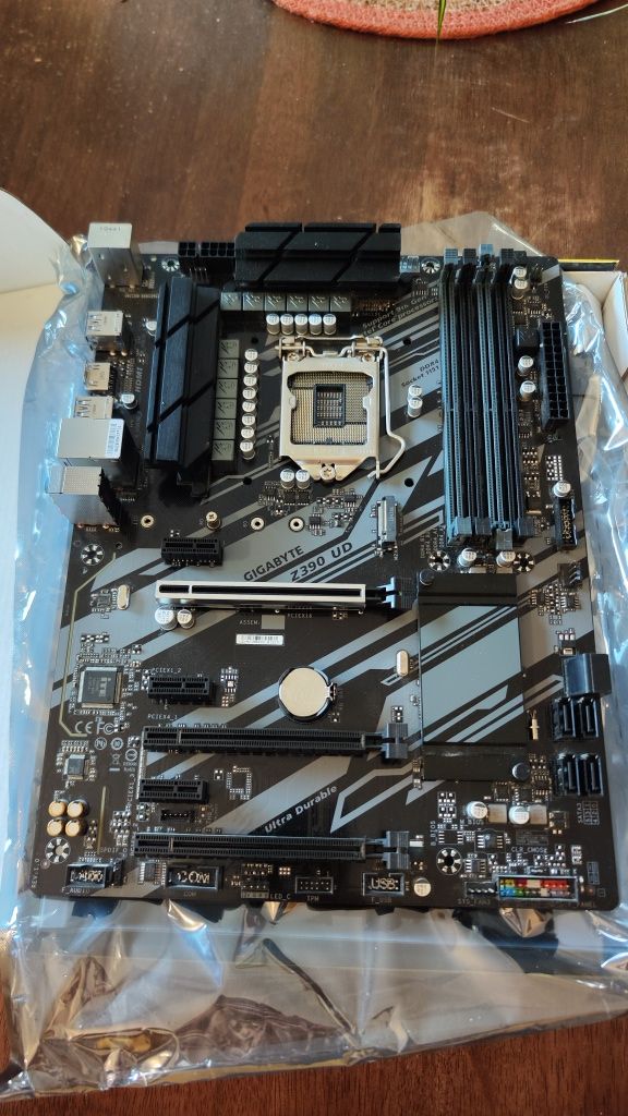 i9600k + Motherboard Z390 UD