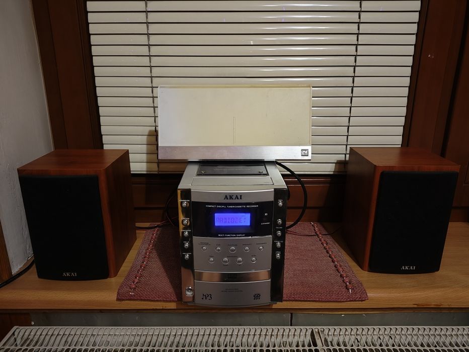 Mini wieża radio Akai