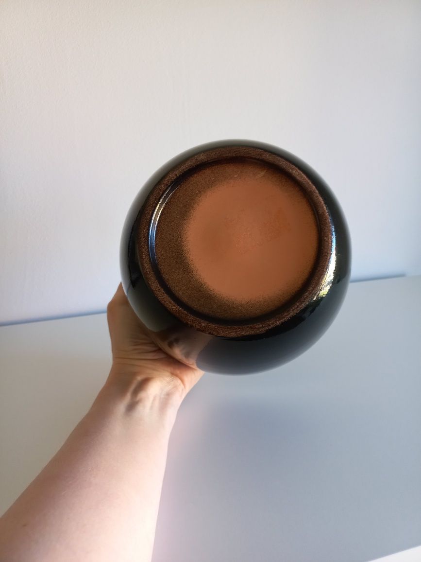 Sprzedam czarną ceramiczną osłonkę na doniczkę.