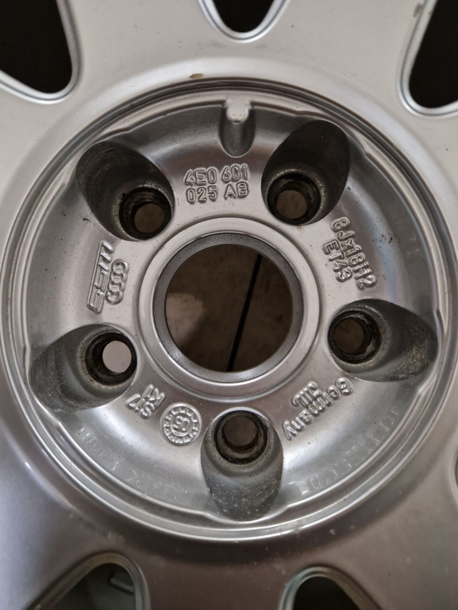 Felga Audi  8.0x18 5x112 sline