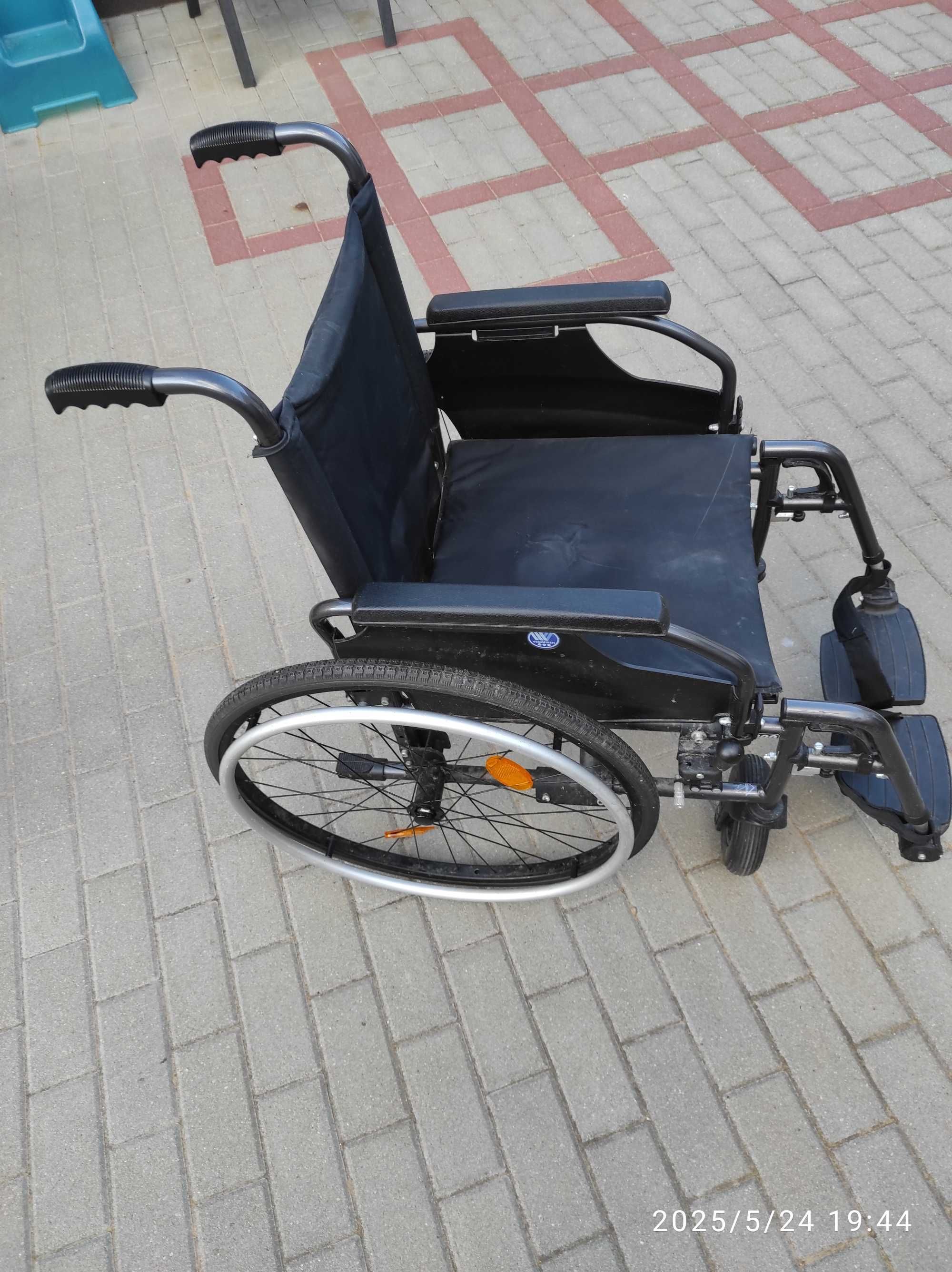 Wózek inwalidzki aluminiowy D200. Waga 14,3 kg