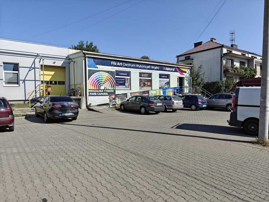 Sklep około 320 m kw z parkingiem, zaplecze i sala sprzedaży.