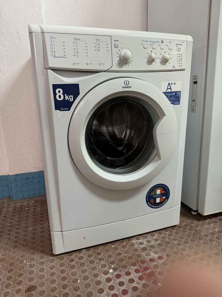 Máquina lavar roupa Indesit -8 Kg