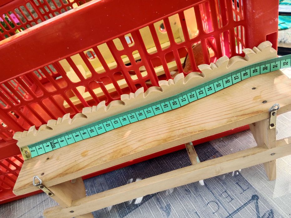 Rzeźbiona ręcznie dekoracyjna półeczka