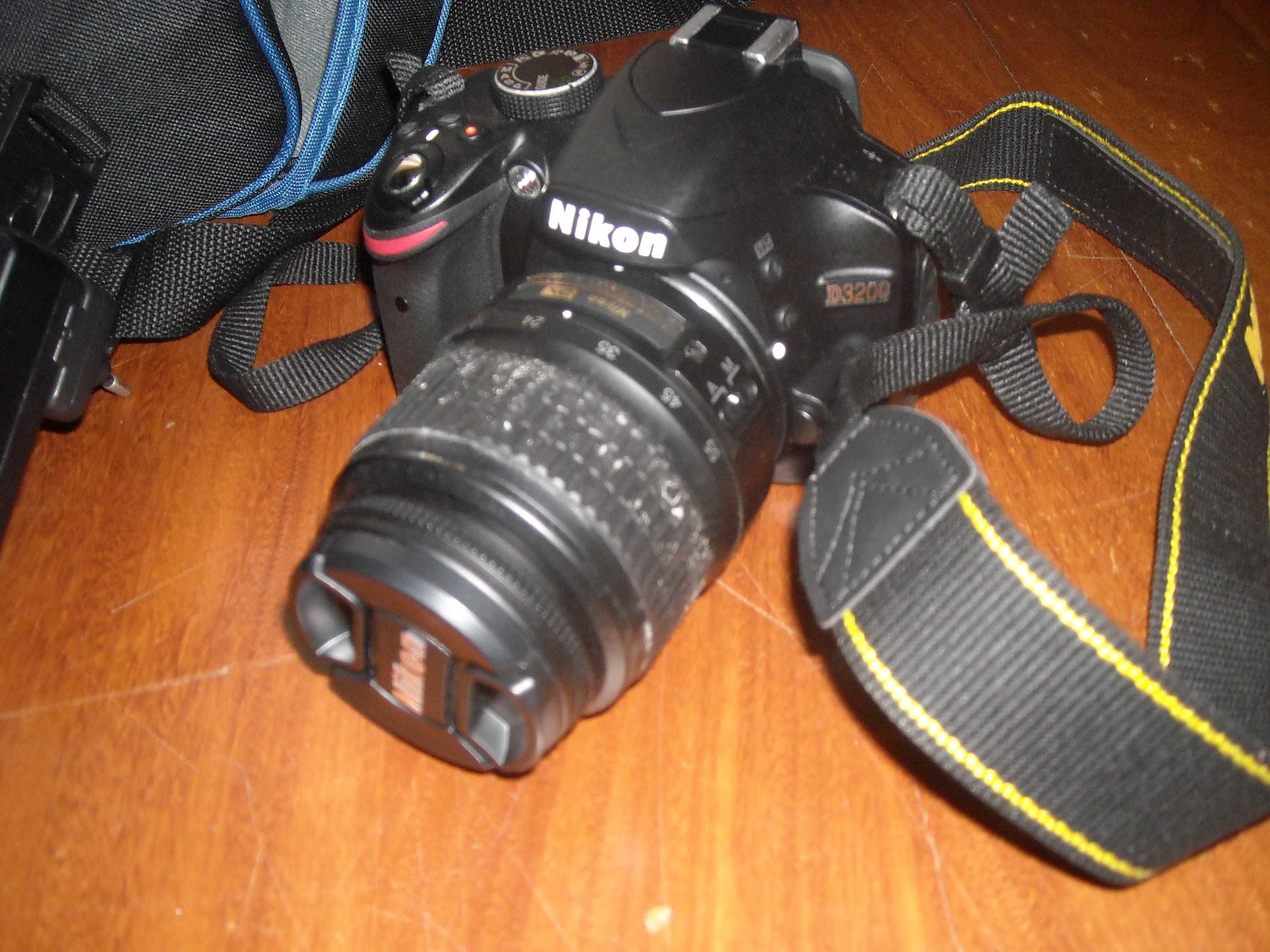 Máquina fotográfica Nikon D3200