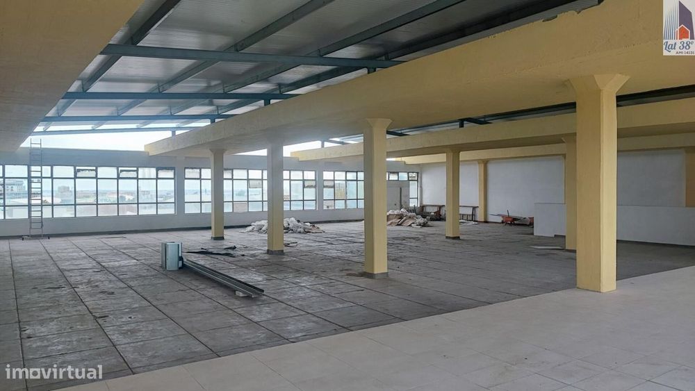 Armazém Prior Velho, Pé Direito de 5m e Zona de Gabinetes