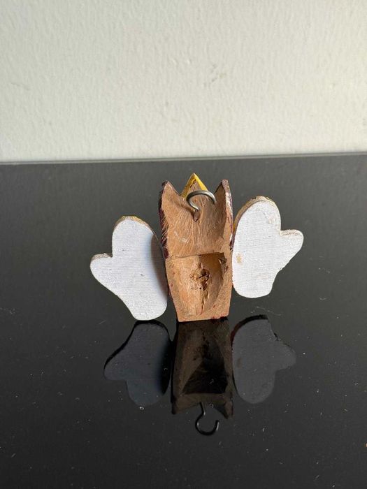 Máscara Decorativa Artesanal em Madeira Pintada à Mão