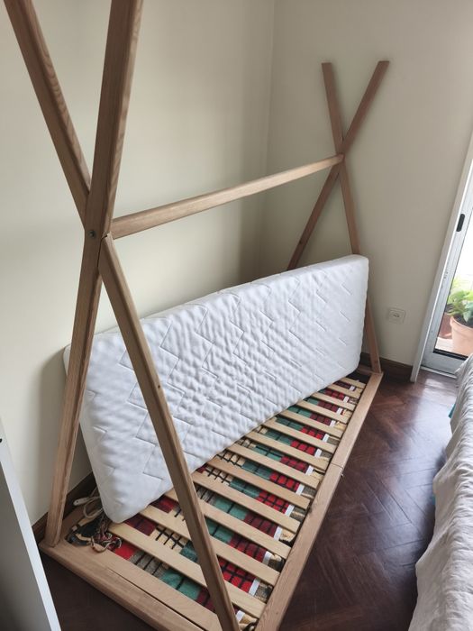 Cama tipi com colchão