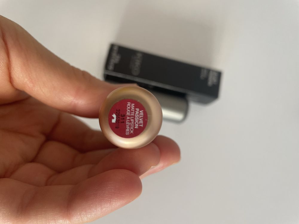 Помада матова KIKO velvet passion червона