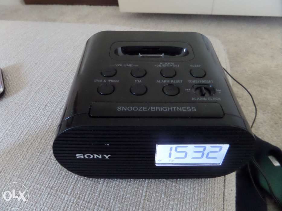 Rádio relógio despertador ecarregador ipod e iphone