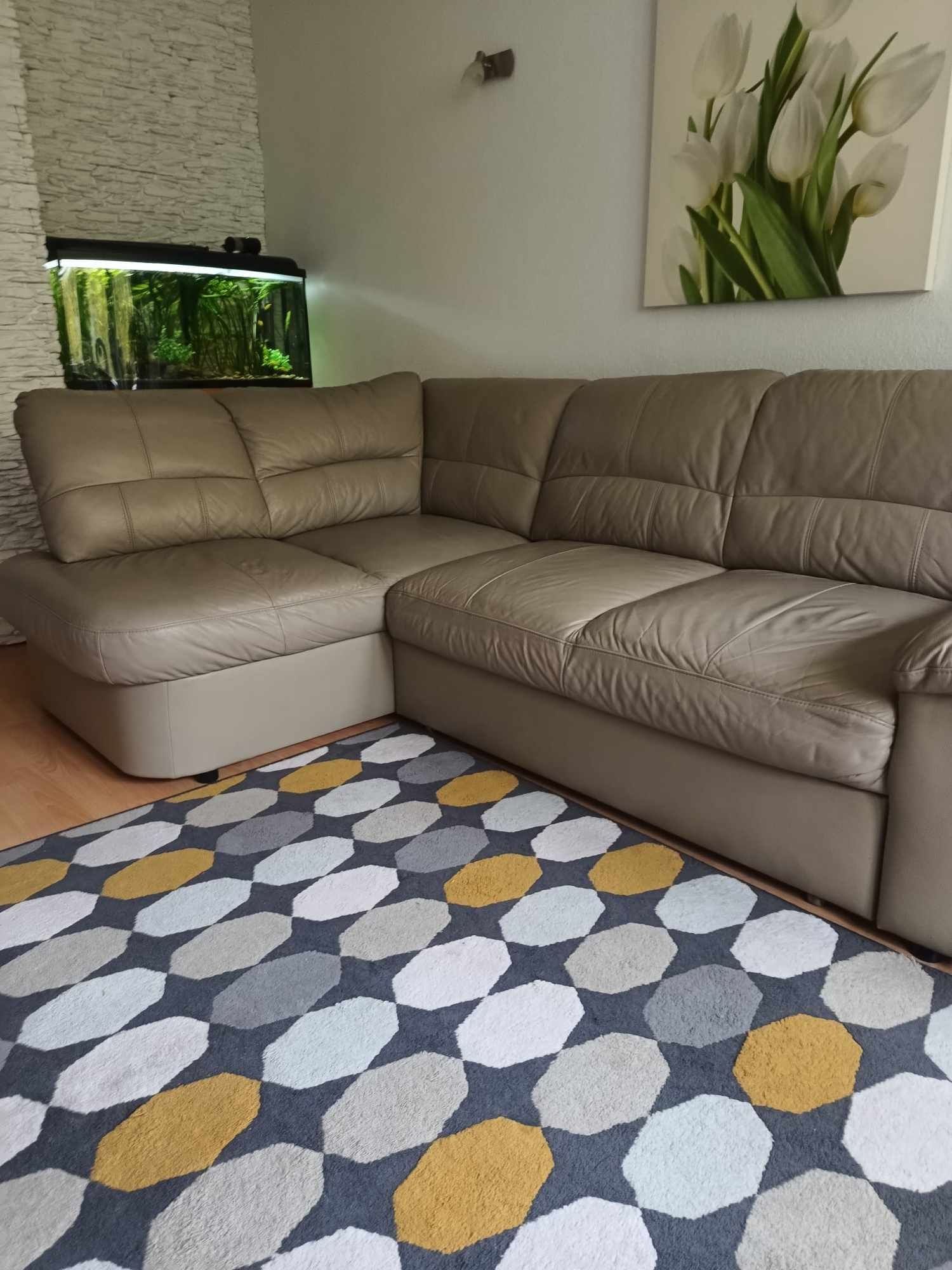 Skórzana narożna sofa z funkcją spania