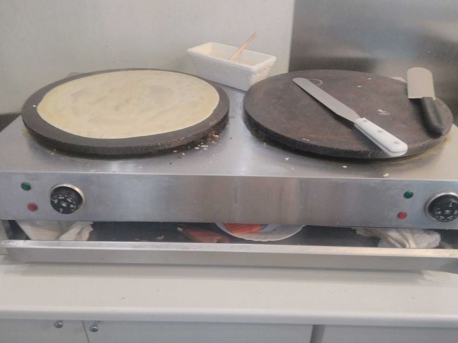 Crepeira, maquina de waffles, banho maria eexpositor frio e quente