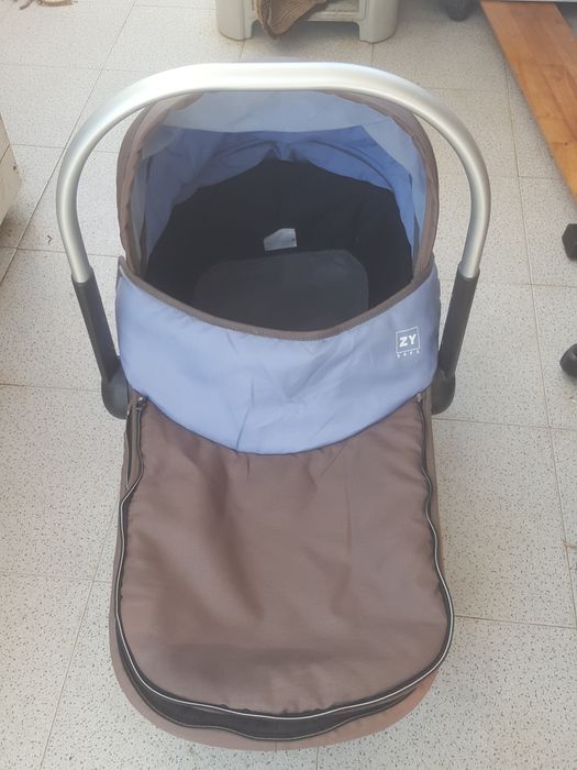 Cama  e  berço  transportável  para bebés