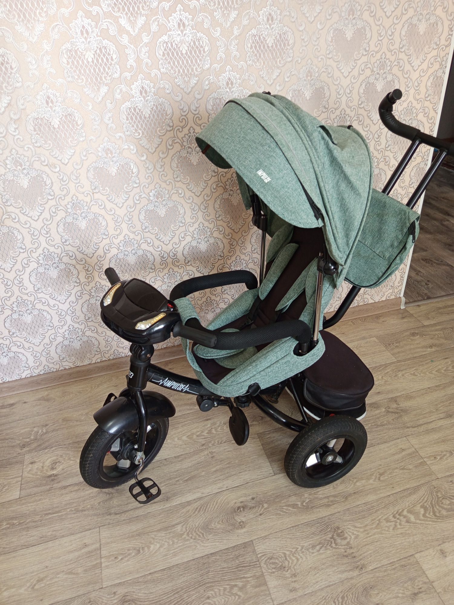 Велосипед з батьківською ручкою Tilly Impulse