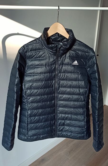 Adidas czarna puchowa kurtka ocieplana pikowana