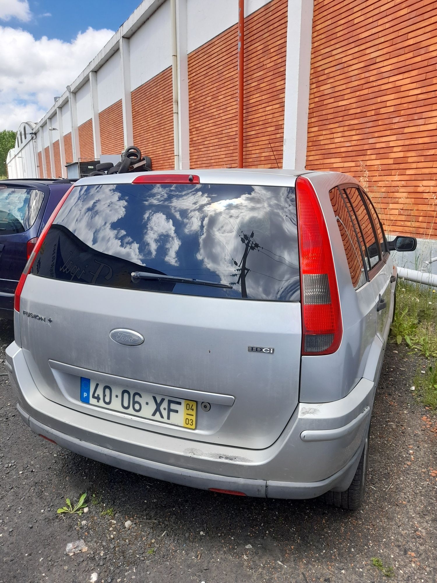 Vende-se Ford Fusion 2004 Caixa Automatica  1.4 D.c.i para peças