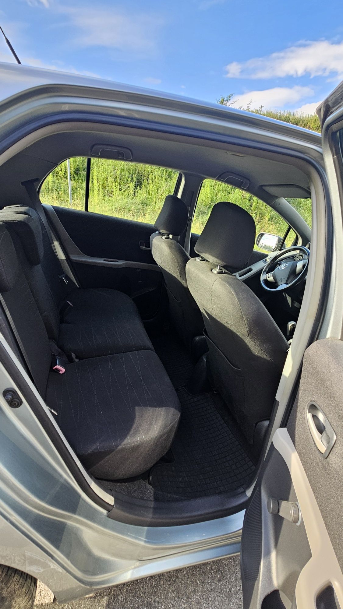 TOYOTA YARIS 1.0 2005r