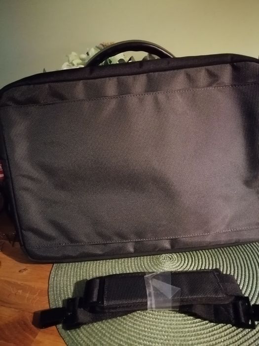 Nowa torba na laptop.