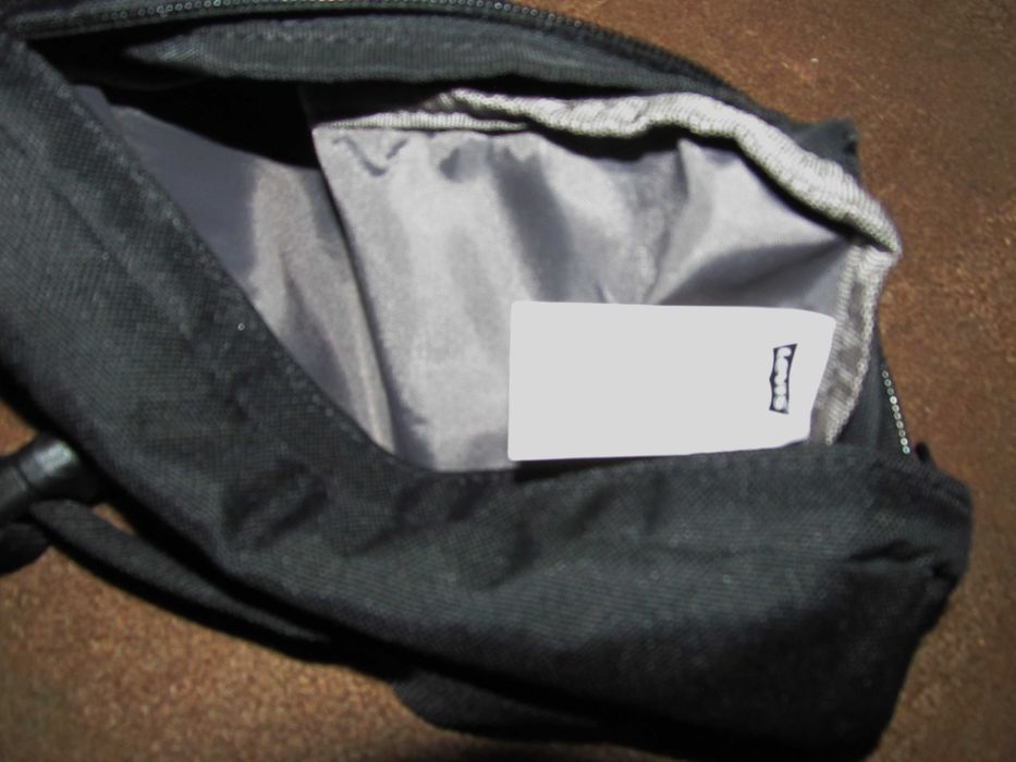 Сумка-бананка Levis