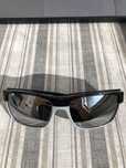 Oculos de sol escuros