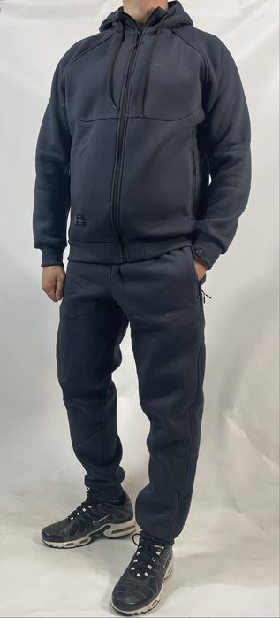 Мужской спортивный костюм на флисе в цвете графит