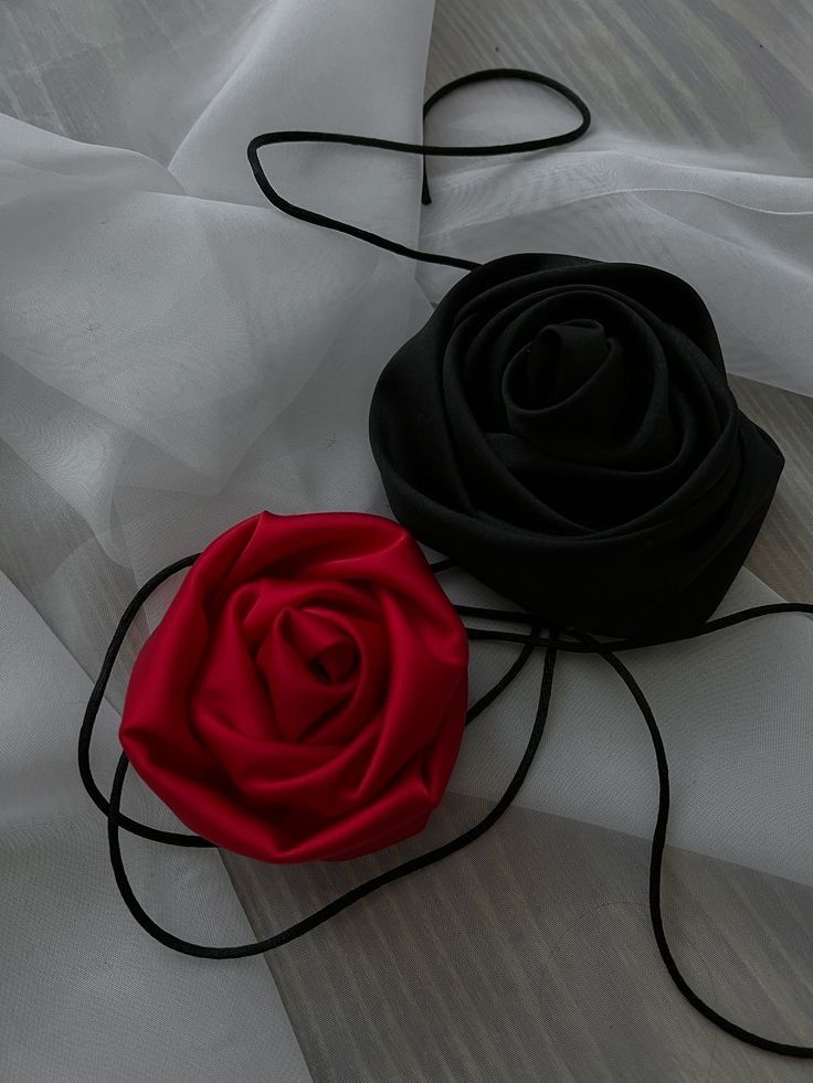 Чокер троянда роза квітка прикраса на шию біла червона чорна