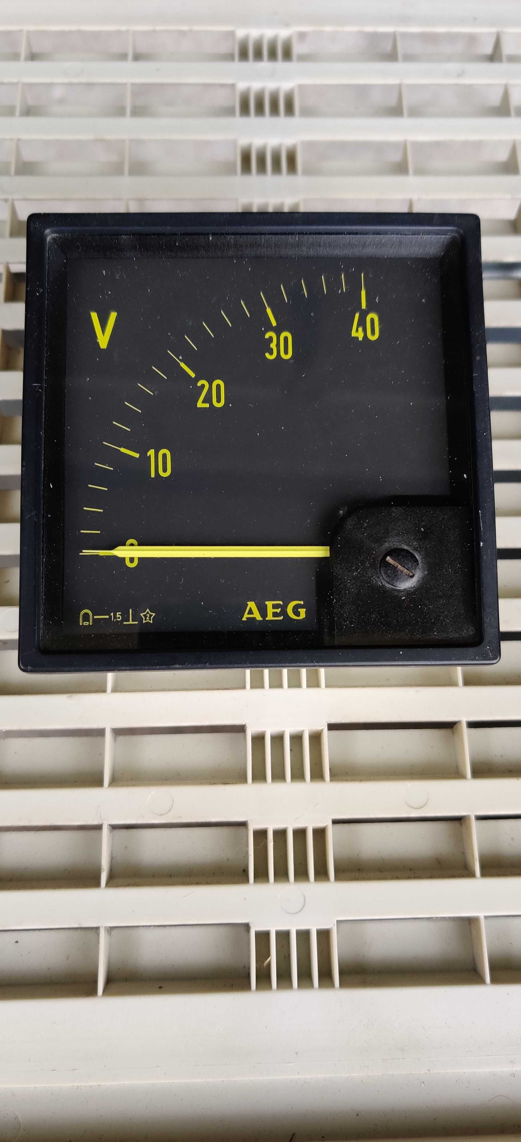 Voltímetro de painel analógico 0 a 40Vdc