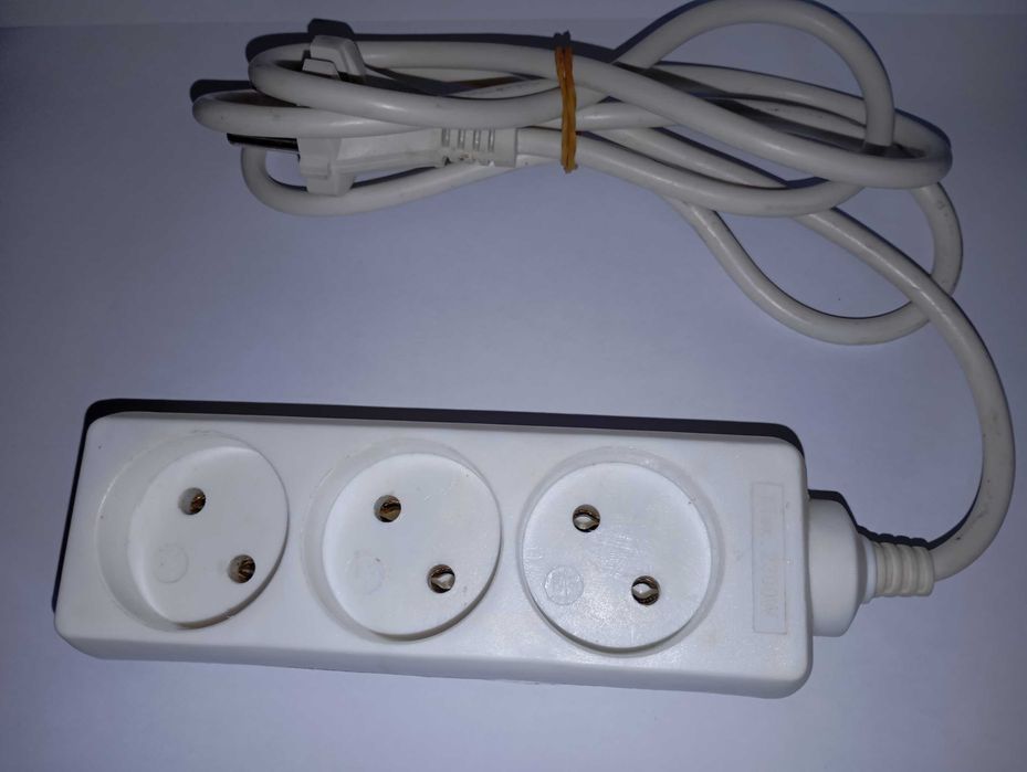 Przedłużacz 3 gniazda 1,5 m – do domu/biura