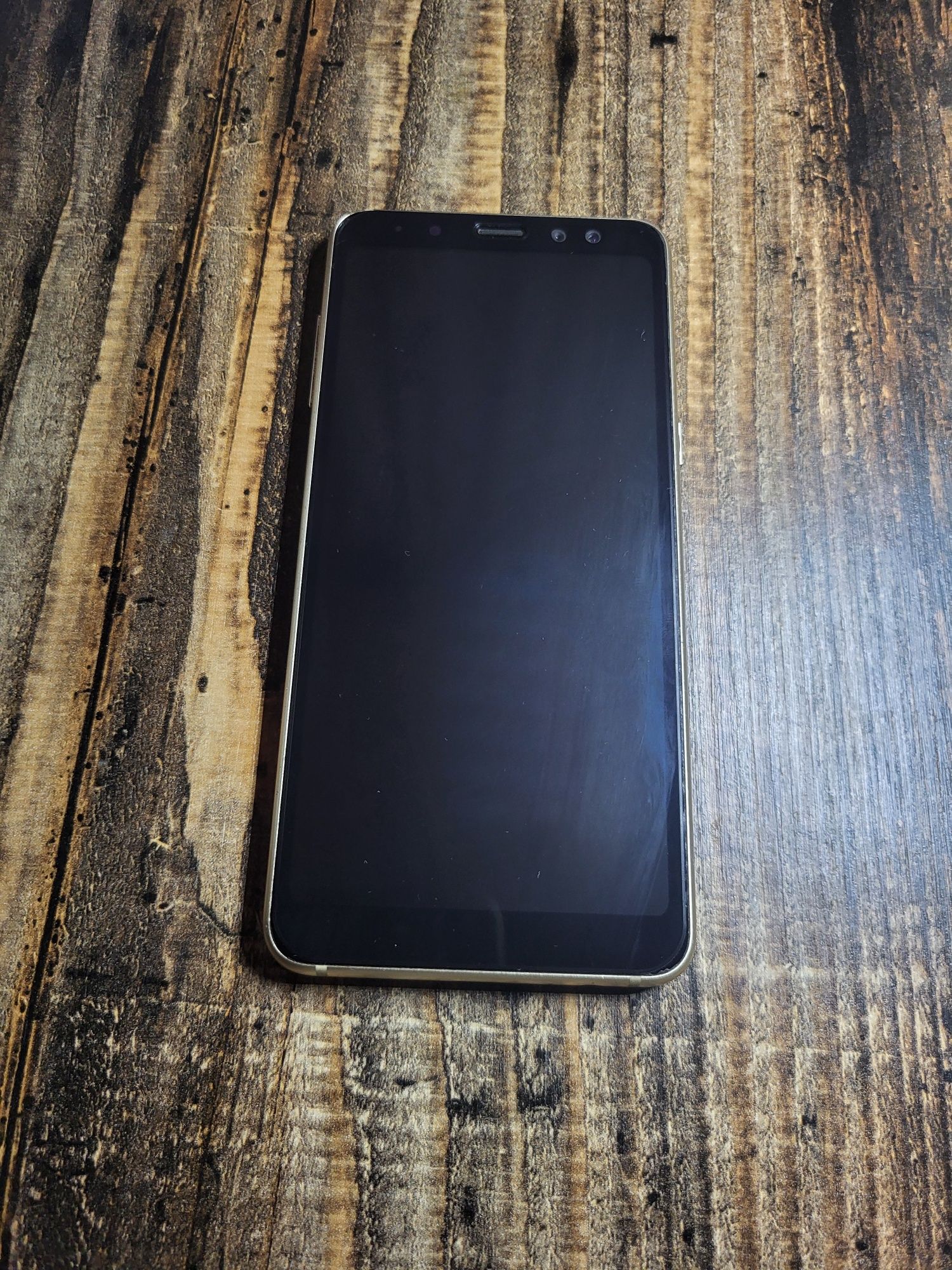 Продам Samsung Galaxy A8 2018 32GB (A530FZ) Gold