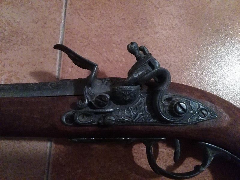 pistola antiga para decoração