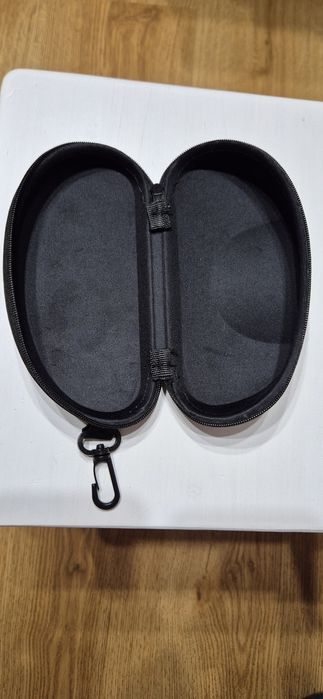 Etiu na okulary słoneczne - czarne