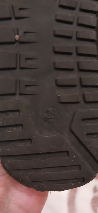 Кросівки практично нові, розмір 28