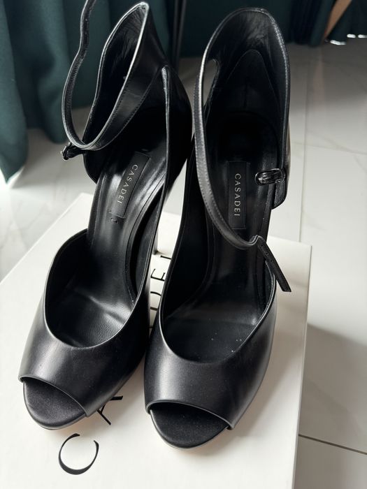 Босоніжки (босоножки) casadei