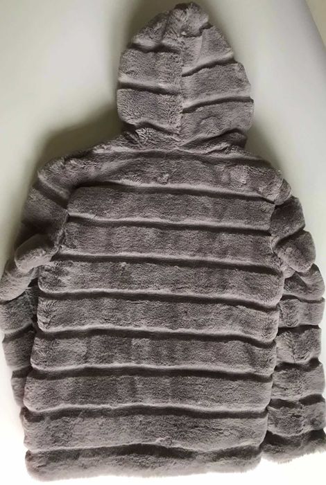 Шуба серая короткая с капюшоном