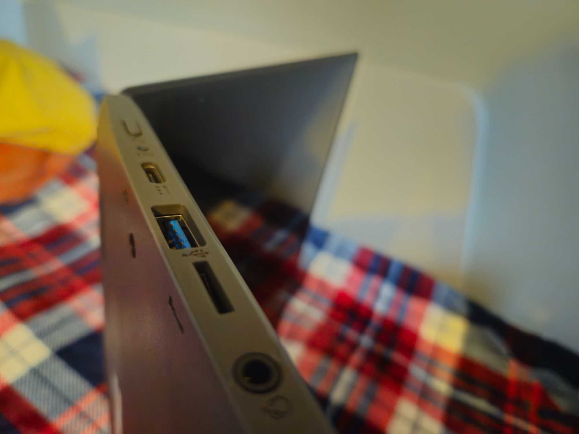 Acer Tableto-Laptop USB x2/MicroSD/C/słuchawki + Obrotowy ekran