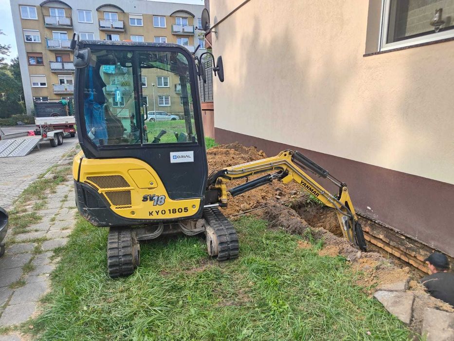 Hydroizolacja fundamentów minikoparka drenaż odwodnienie przyłącze