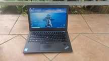 Lenovo ThinkPad X250 12.5" i5-5300u 8GB 250GB SSD 2 baterie