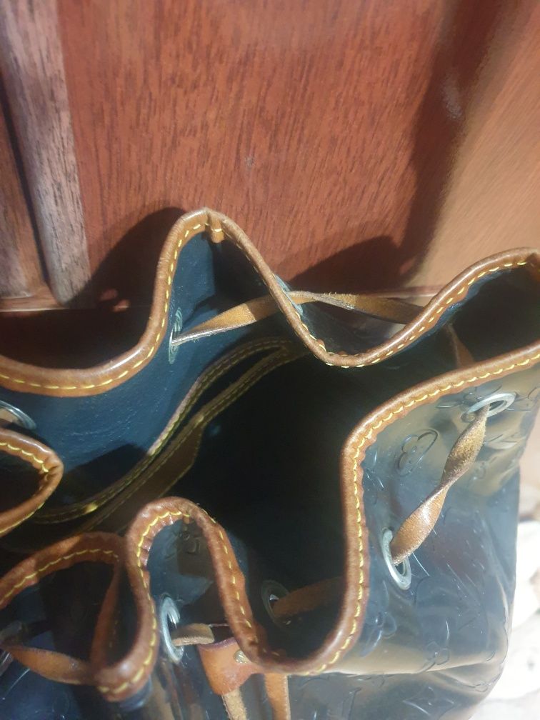 Mala saco tiracolo leve e confortável