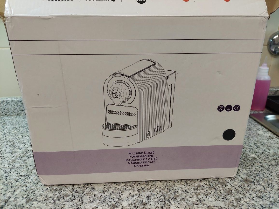 Máquina café pastilhas Nespresso Nova nunca usada