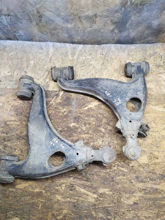 Ричаг передній Мерседес 124 Mercedes w124