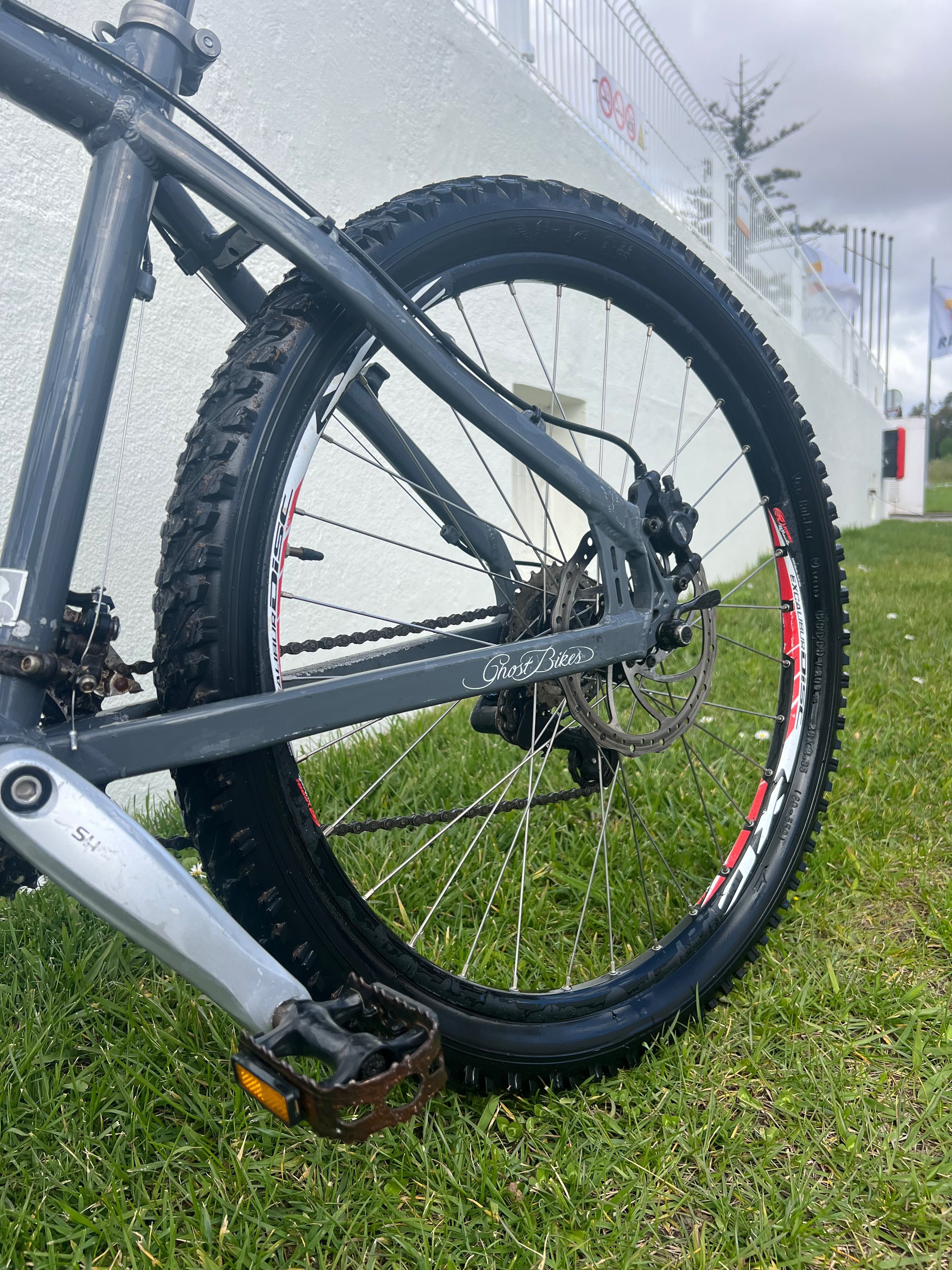 Bicicleta BTT Ghost - Pronta a andar